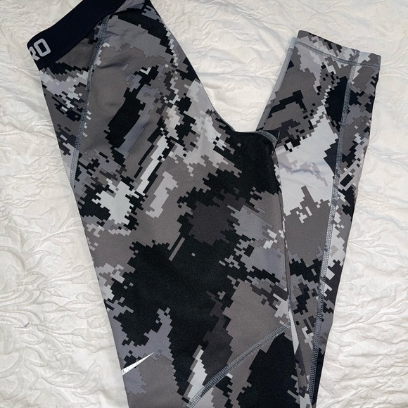 NIKE Pro Hyperwarm Womens Leggings - Picture 1 of 6